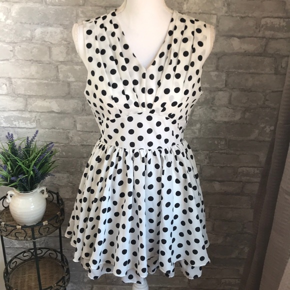 meng fei lu Dresses & Skirts - 💥 5 for $25 💥 Polka Dot Dress